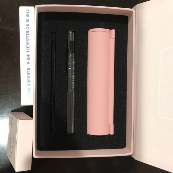 Makeup - Picture 5 of 7